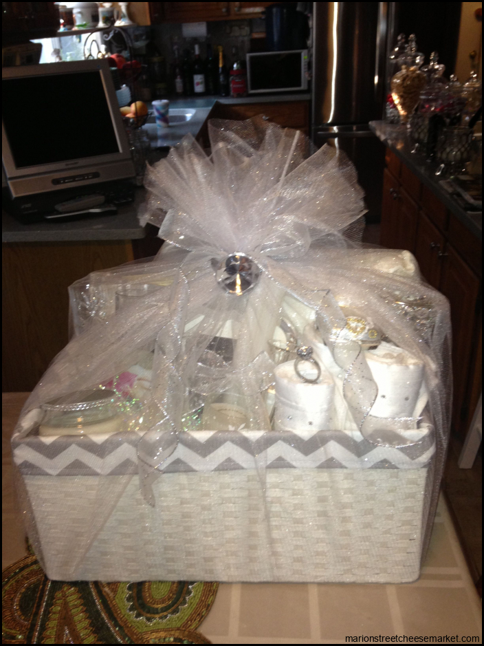 Pin by Astrida Curis on Wedding things!! | Bridal shower gift baskets ...