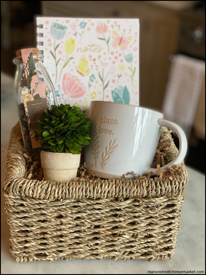 Plant love/Garden lover gift basket/Gift baskets/Themed gift | Etsy